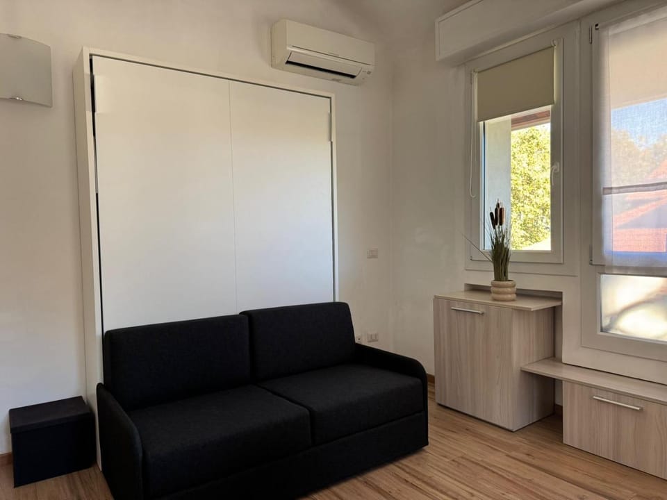 Living room, Seating area, air conditioner