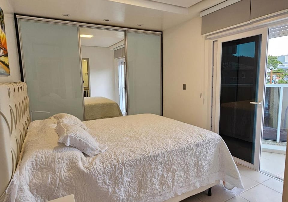 C160 Apartamento de 2 suítes com piscina na praia Cachoeira Apartment in Florianopolis