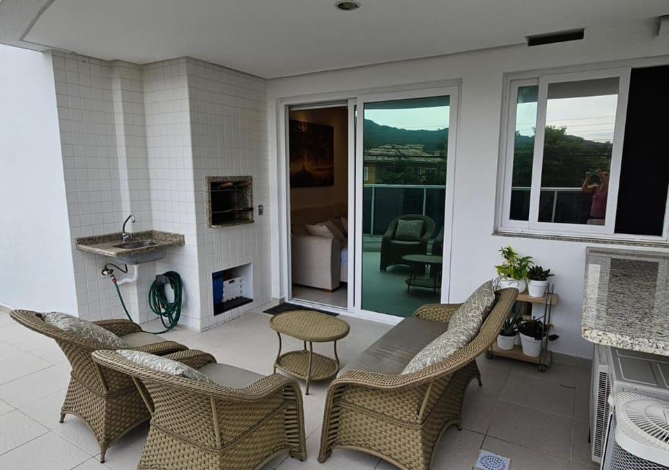 C160 Apartamento de 2 suítes com piscina na praia Cachoeira Apartment in Florianopolis
