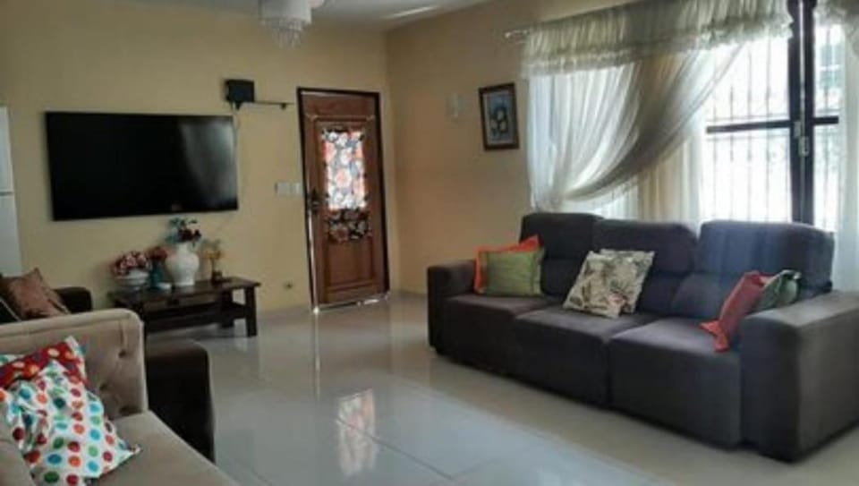 Cantinho Charmoso no Guarujá House in State of São Paulo