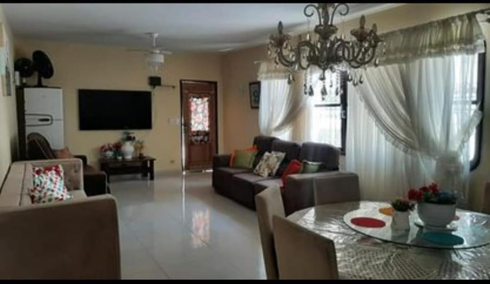 Cantinho Charmoso no Guarujá House in State of São Paulo