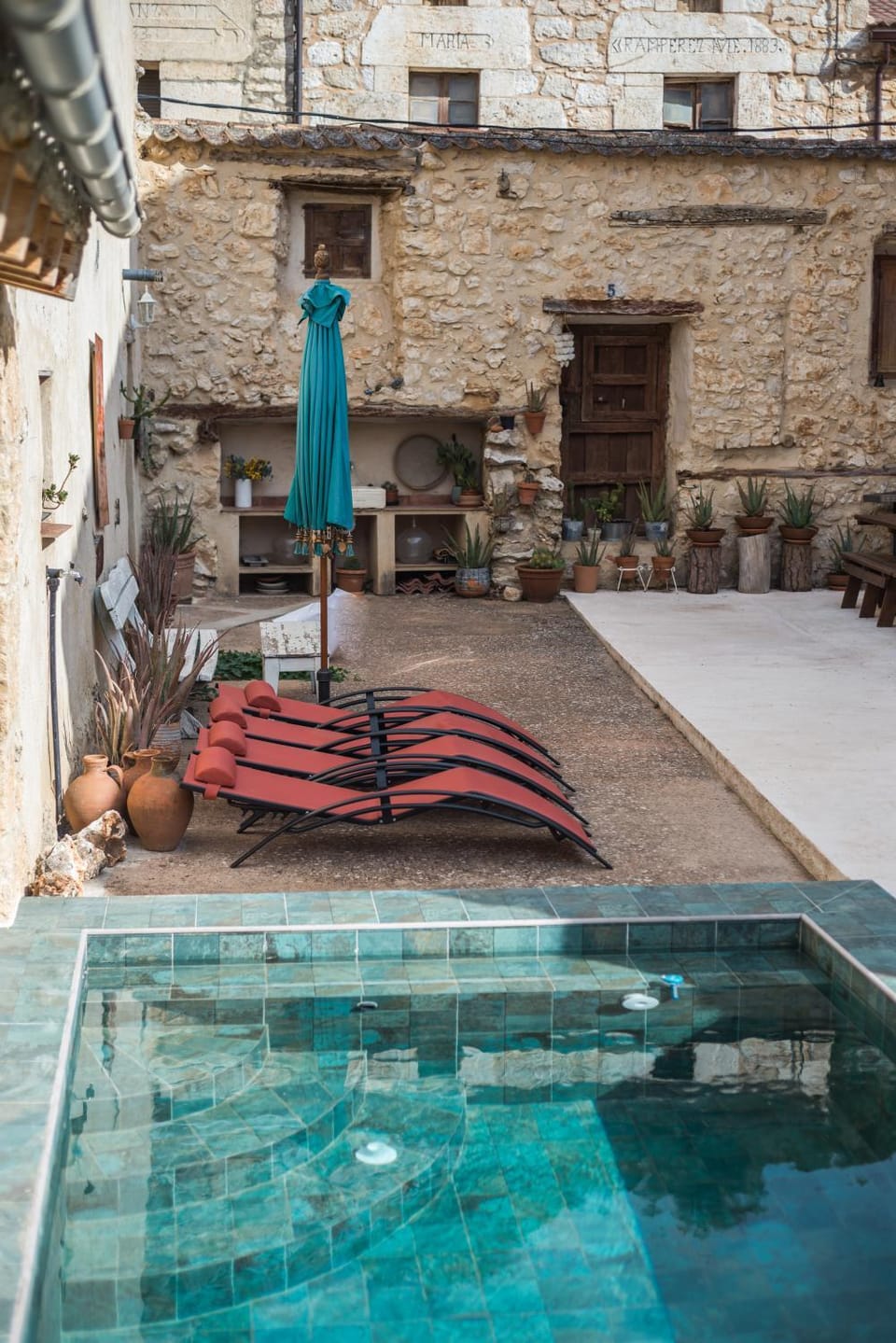 Patio, Swimming pool, sunbed