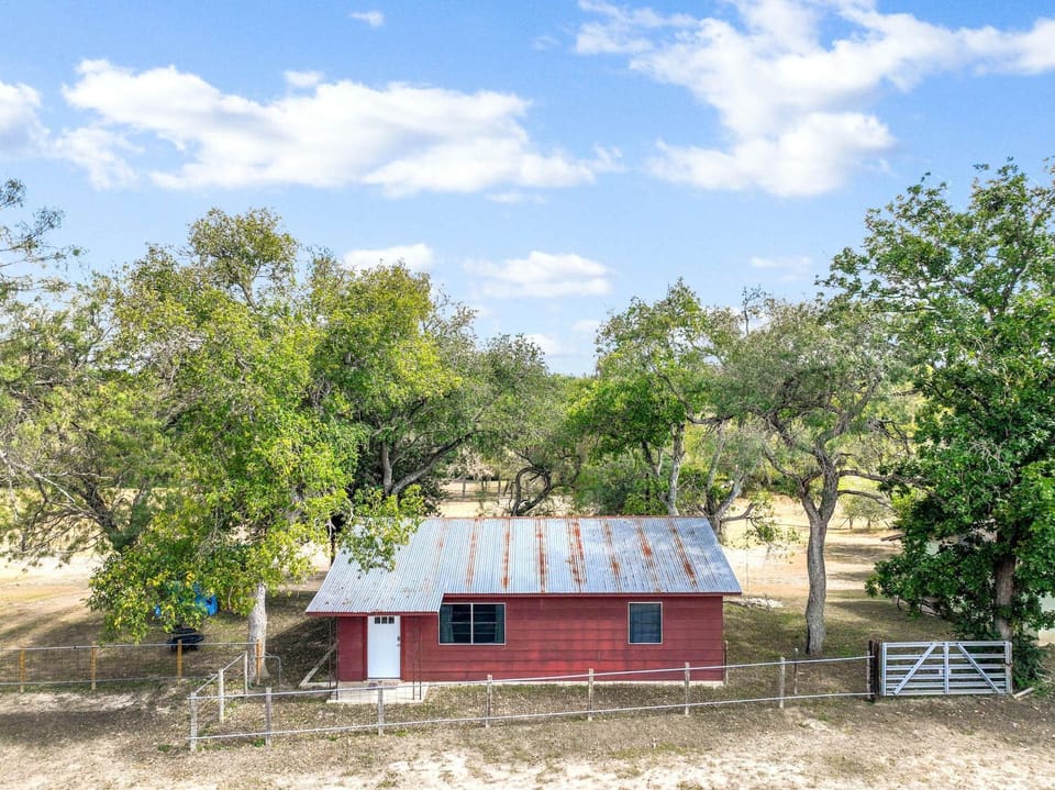 Relaxing River Getaway for 5 Unwind and Unplug House in New Braunfels