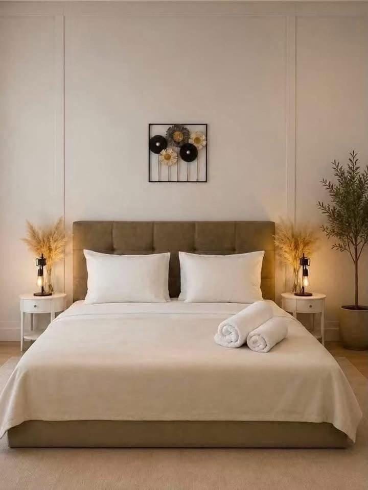 Photo of the whole room, Bedroom, towels