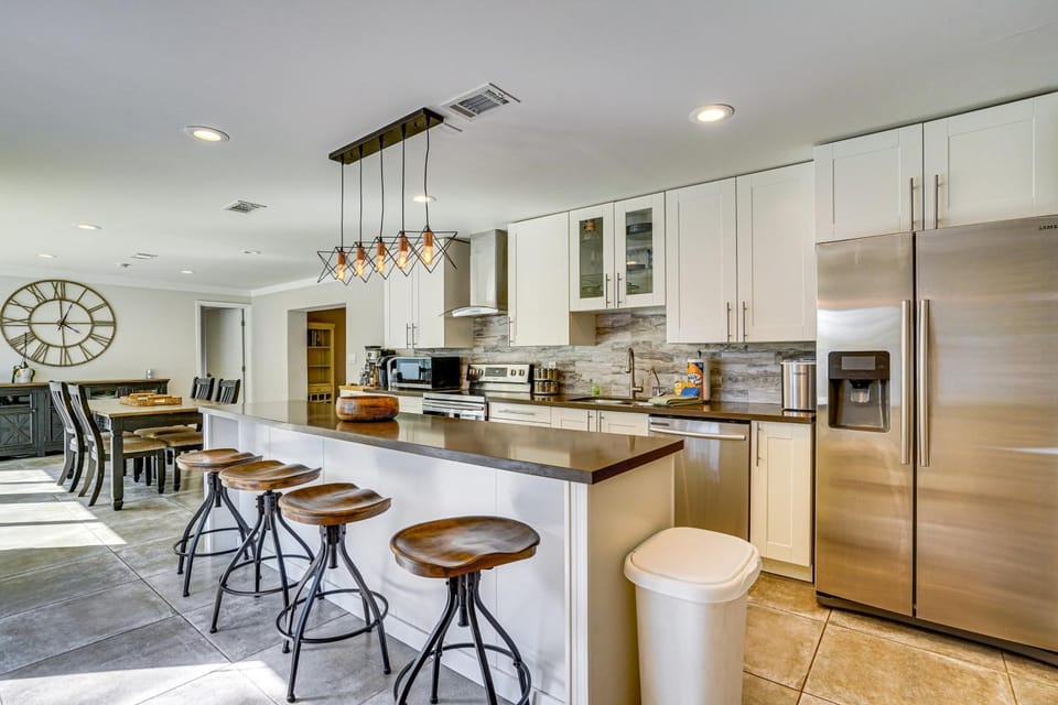 Convenient Oasis in St Pete, 4 Mi to Pier & Dtwn! House in St Petersburg