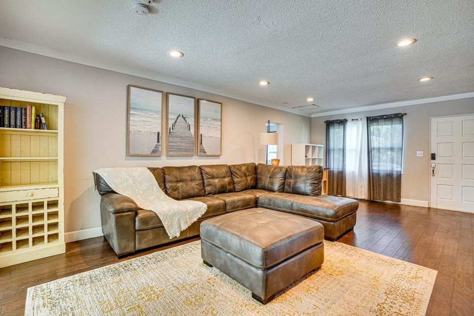 Convenient Oasis in St Pete, 4 Mi to Pier & Dtwn! House in St Petersburg