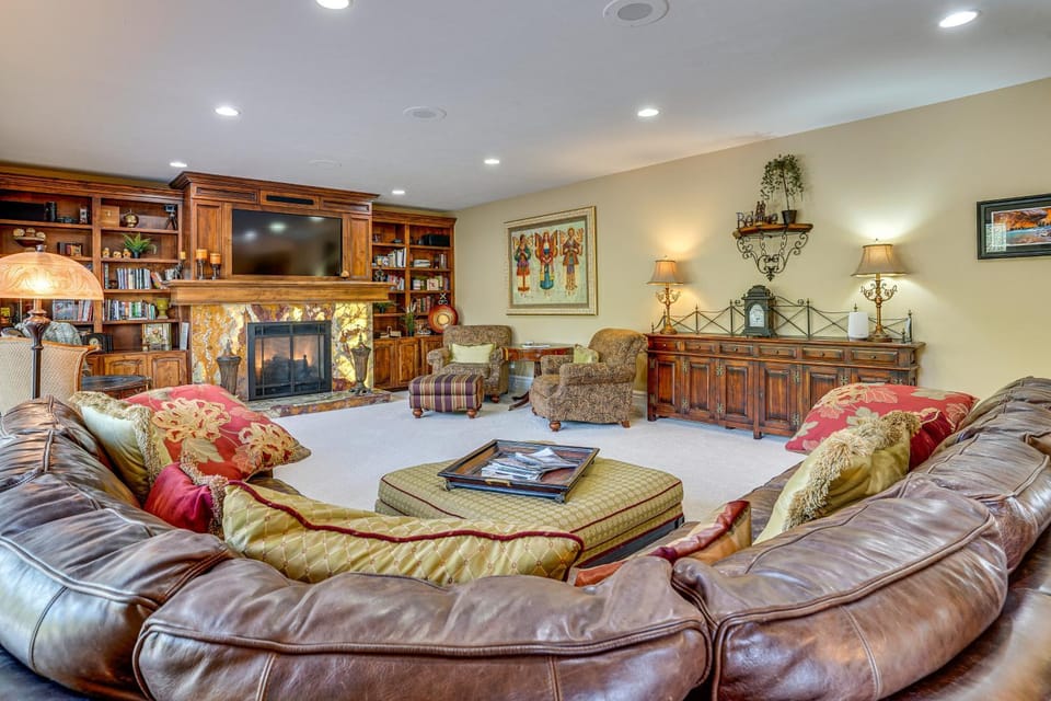 Elegant 6,300-Sq-Ft Family Home w/ Hot Tub in Orem House in Orem