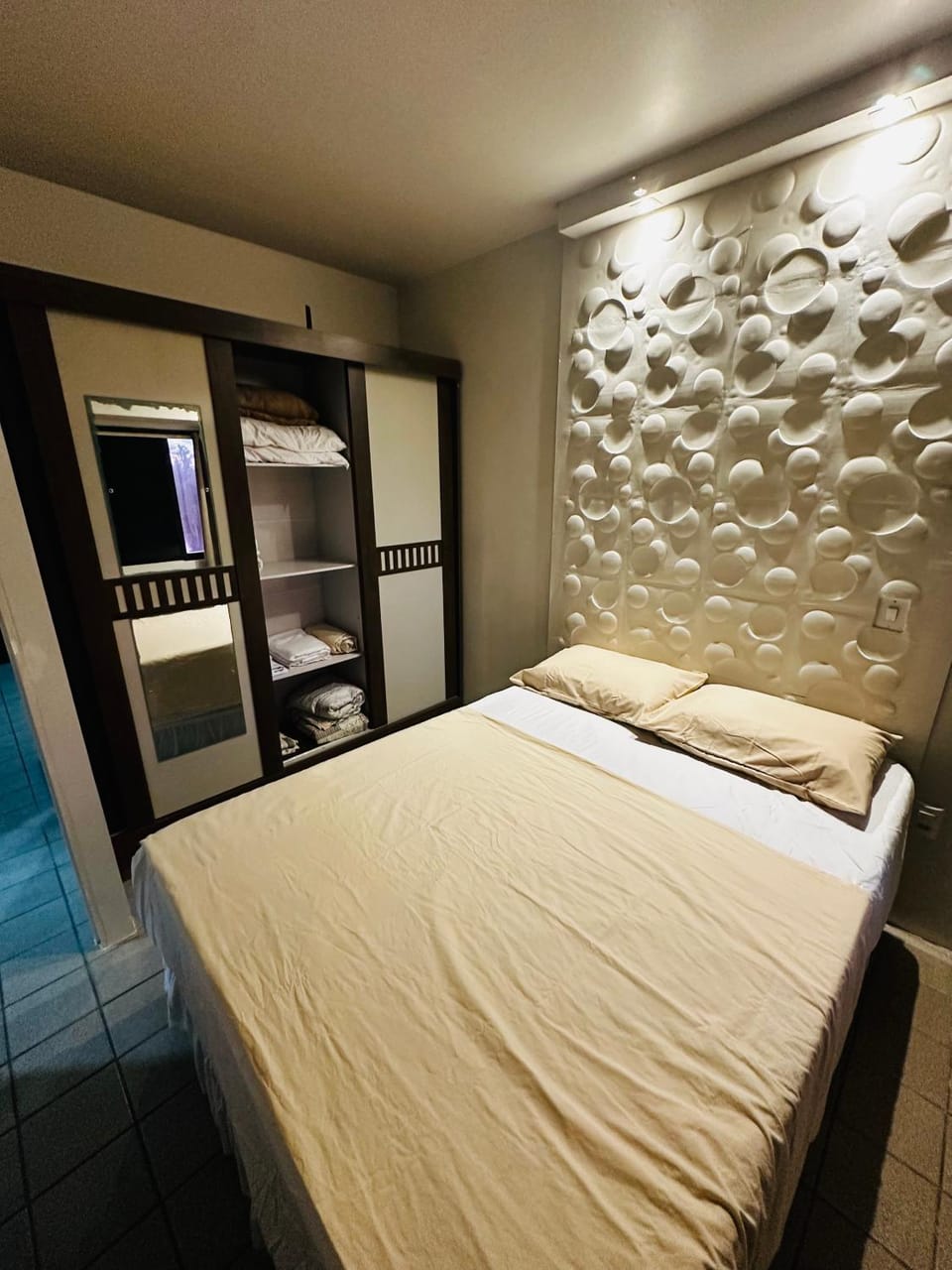 Bed, TV and multimedia, Photo of the whole room, Bedroom, wardrobe