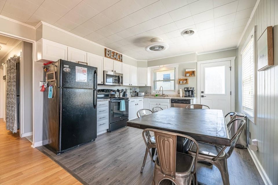 House with No Name - Nags Head MP 10.5, Oceanside, 340 Yds to Beach, Pets OK, YR Flex Stays House in Nags Head