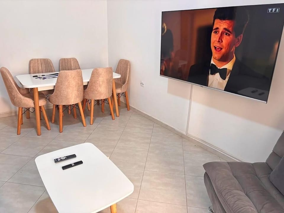 TV and multimedia, Living room, Dining area