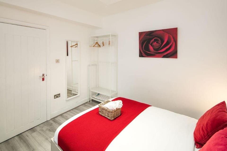 Stylish 2-Bed Flat with Sofa Bed Apartment in City of Westminster