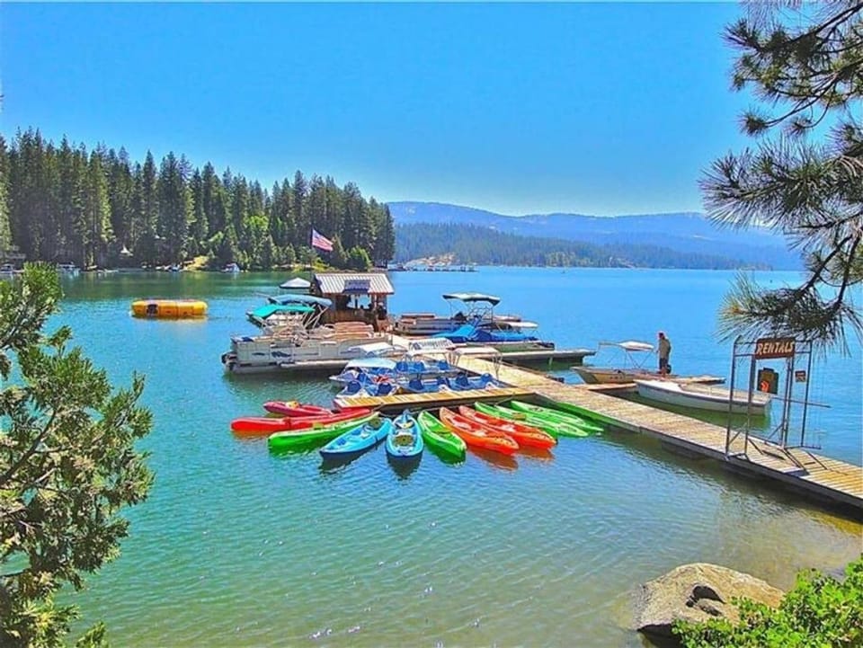 The Trailhead Hot Tub, Hikes & Night Skies House in Shaver Lake