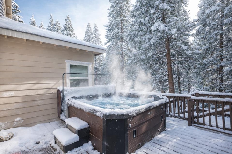 The Trailhead AC, Hot Tub, Hikes! House in Shaver Lake