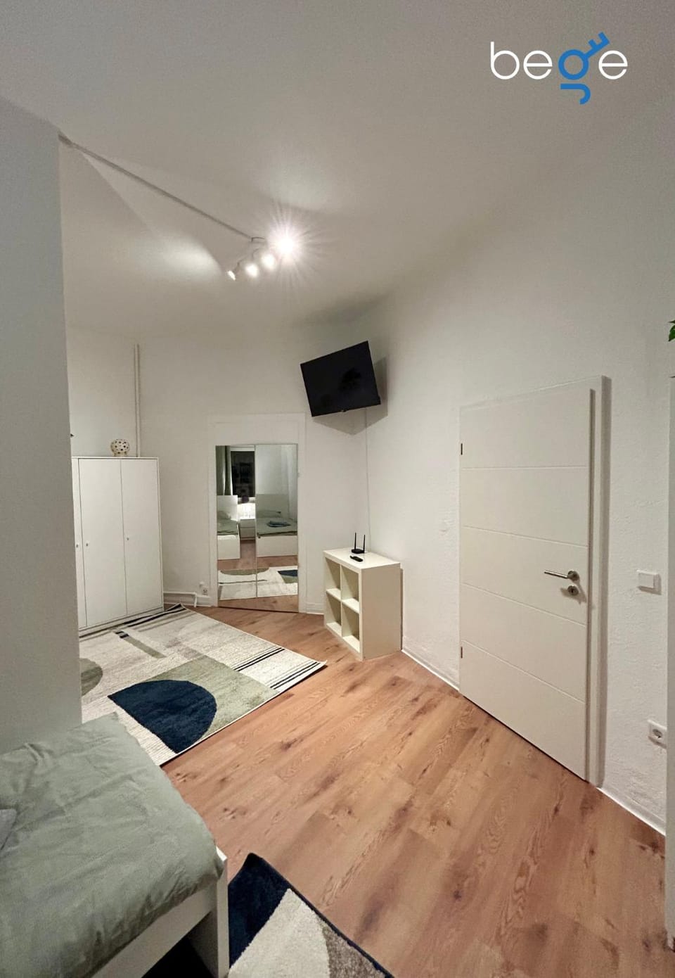 Bed, TV and multimedia, Photo of the whole room, Bedroom, wardrobe