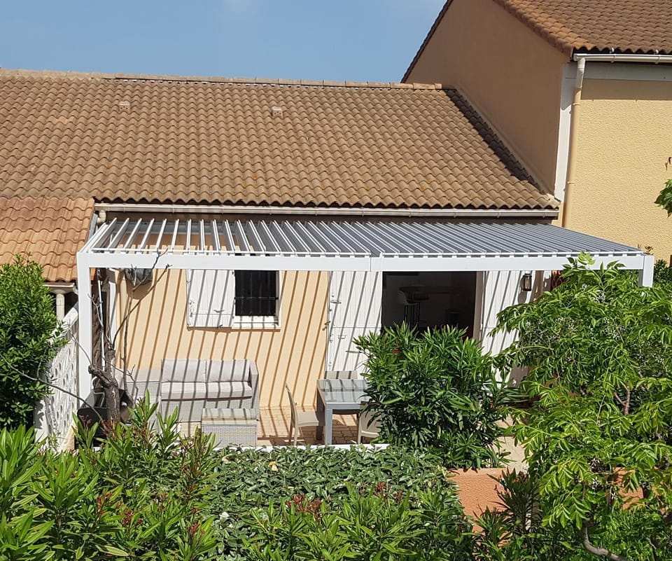 Property building, Garden, Garden view