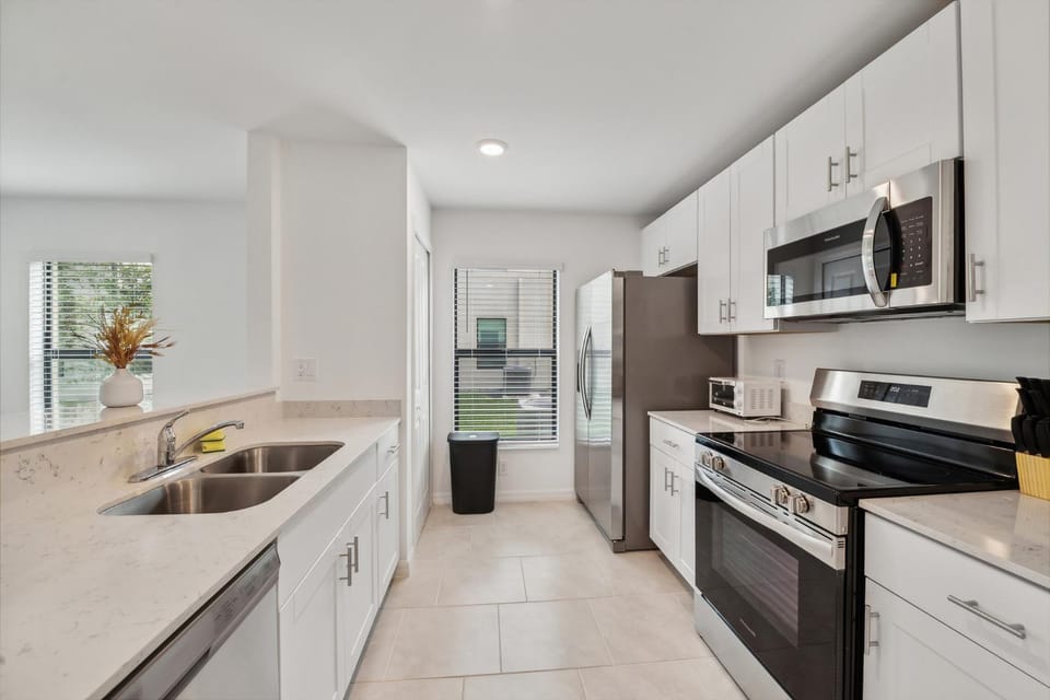 Sunny Escape Fresh, Modern Townhome Near Beaches Apartment in North Port