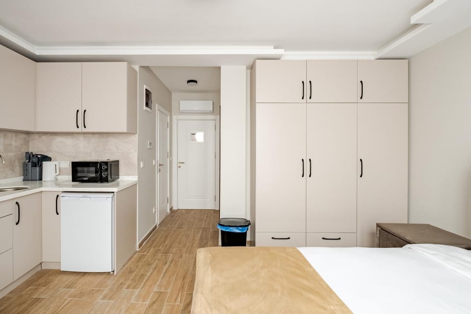 Bedroom, wardrobe
