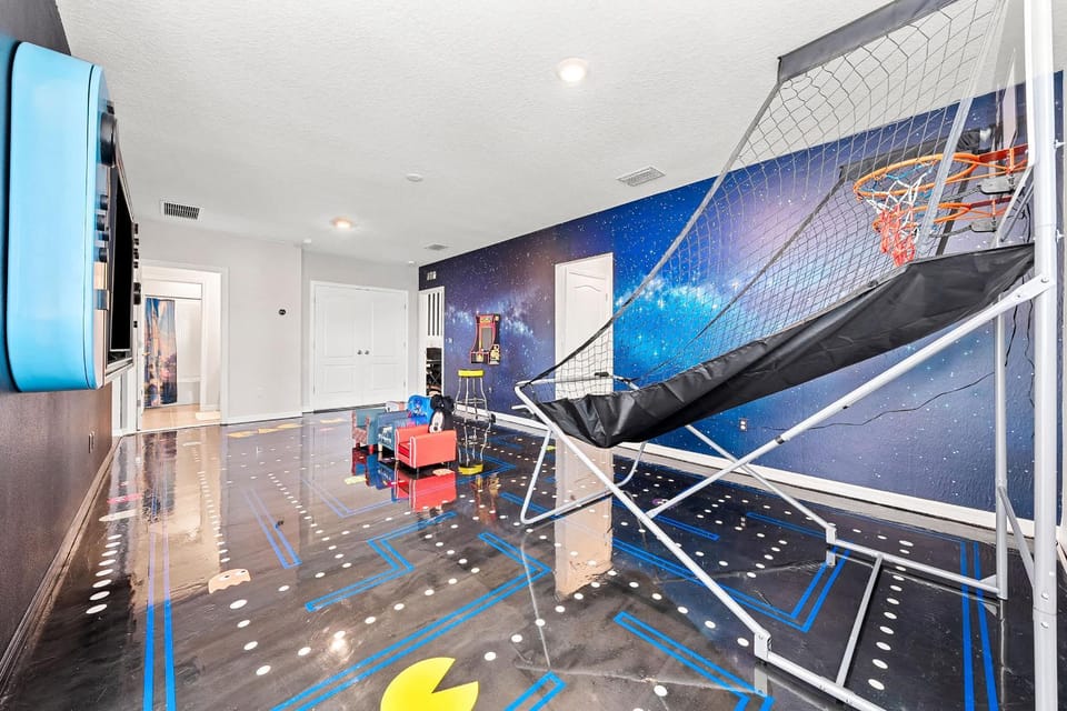 Themed 6BR Home Game Room Pool Sleeps 16 House in Four Corners