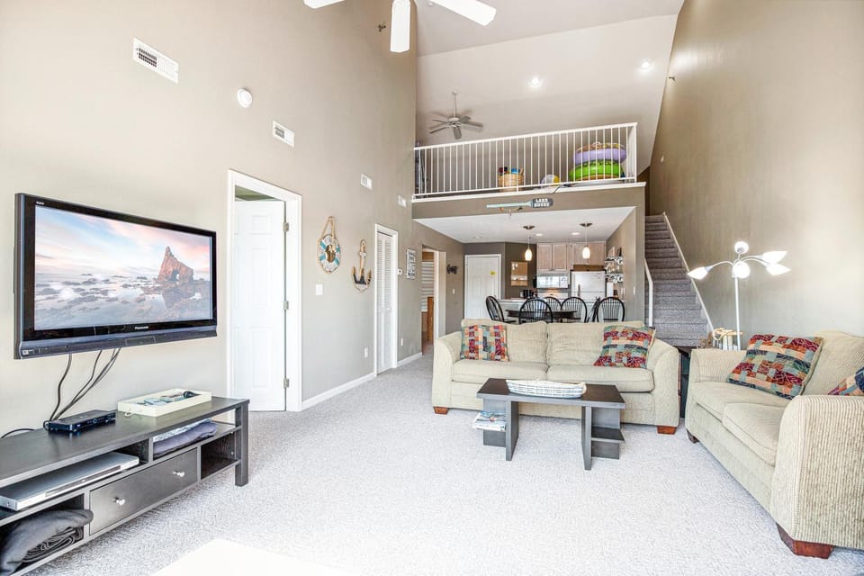TV and multimedia, Living room, Seating area, air conditioner