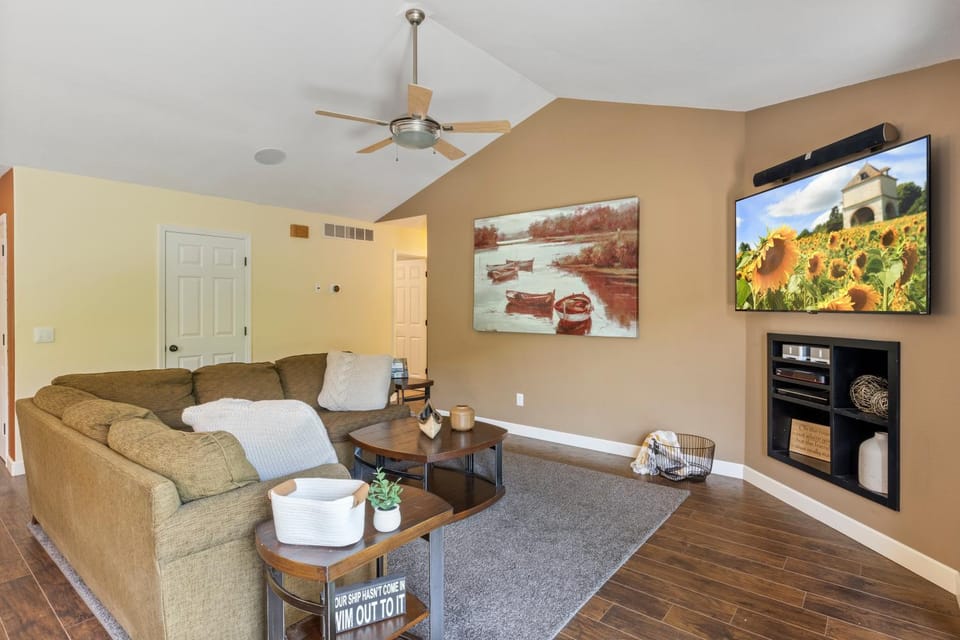 TV and multimedia, Living room, Seating area