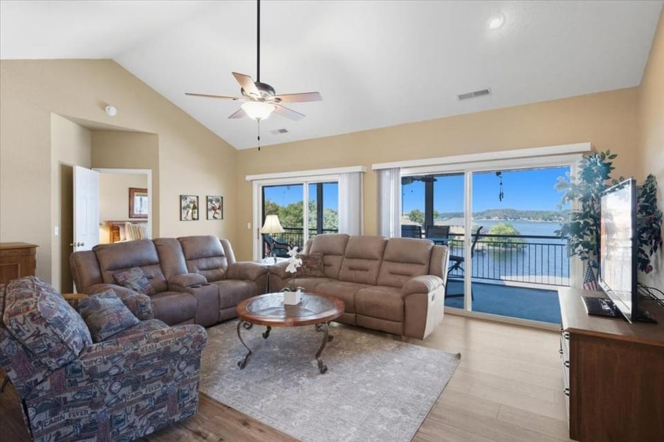 TV and multimedia, View (from property/room), Living room, Seating area