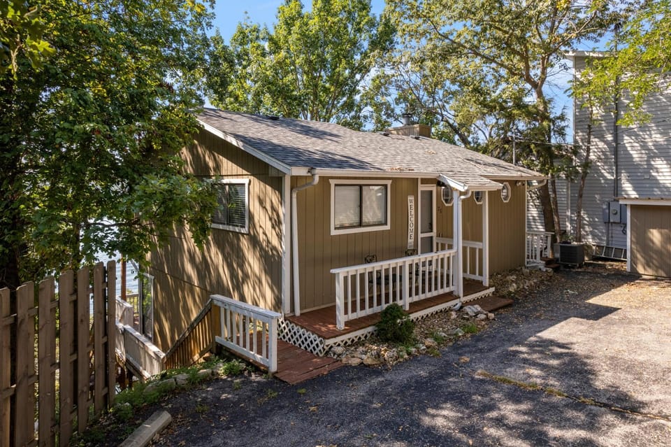 Property building, Day