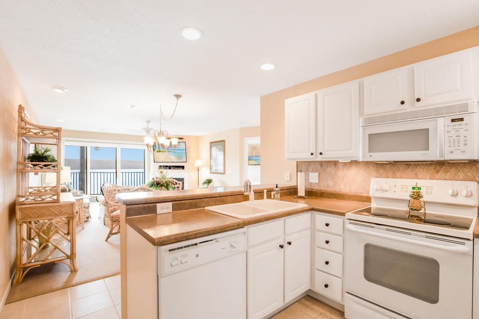Kitchen or kitchenette, Dining area, dishwasher, oven, stove, kitchen