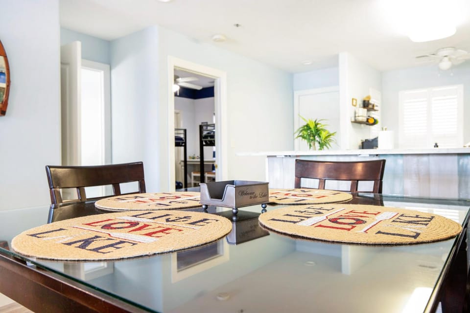 Seating area, Dining area
