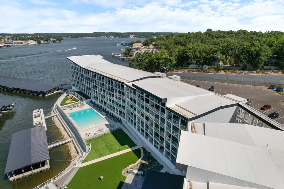 Property building, Day, Bird's eye view, Pool view, Swimming pool