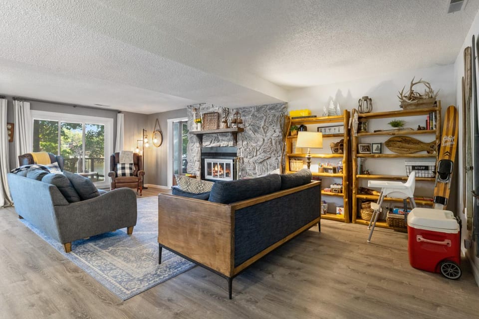 Living room, Seating area