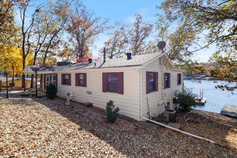 Property building, Day, Natural landscape, Lake view