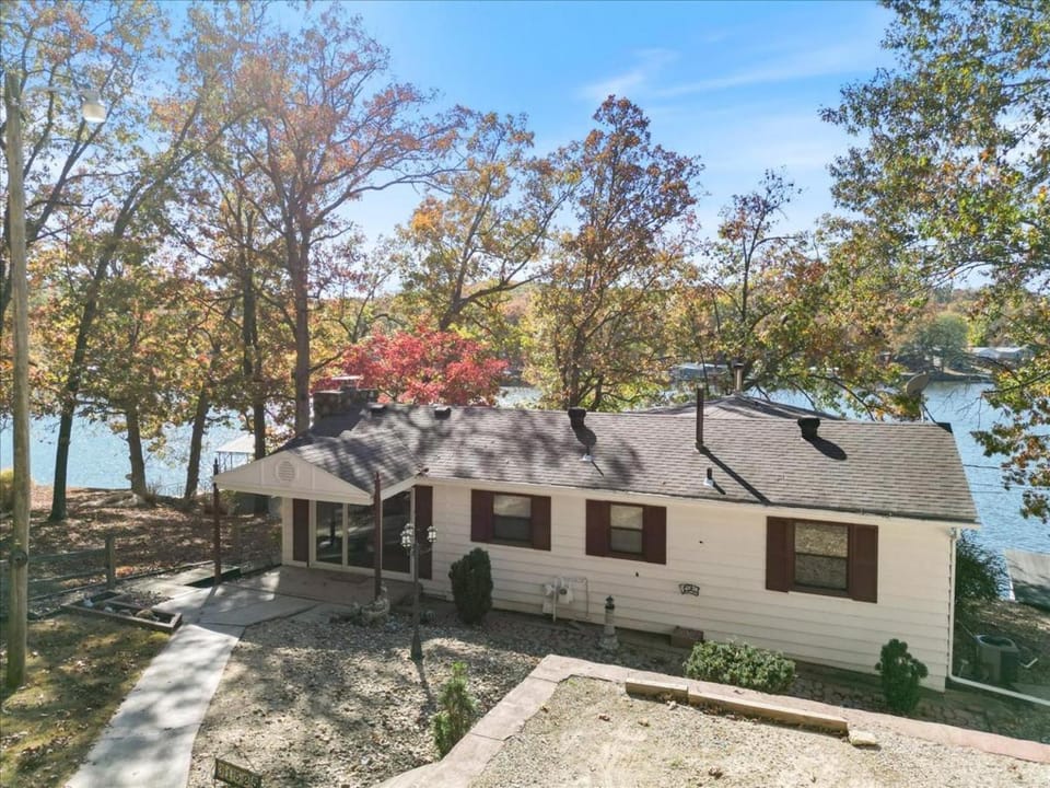 Property building, Day, Natural landscape, Lake view