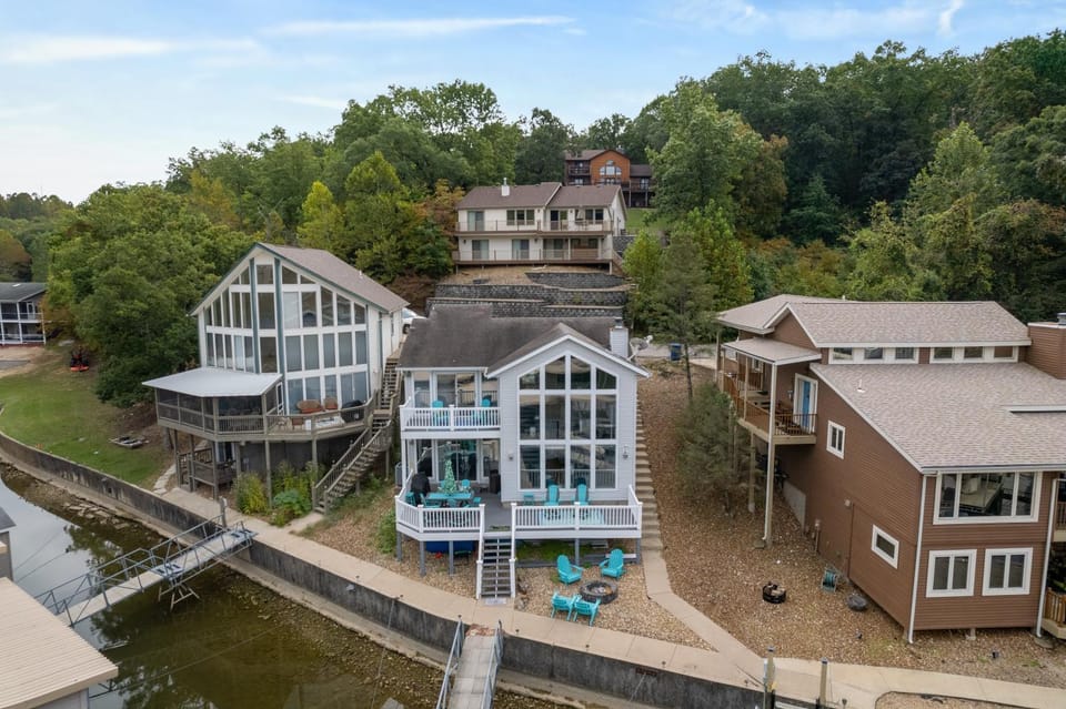Property building, Day, Lake view