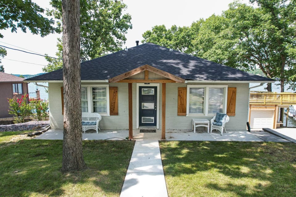 Property building, Patio, Day, Garden