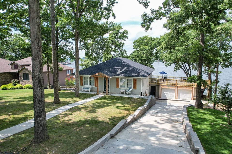 Property building, Day, Natural landscape, Garden