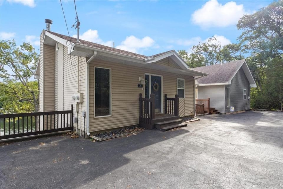 Property building, Day