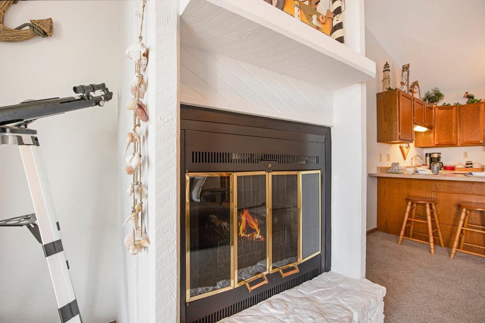 Kitchen or kitchenette, Living room, stove