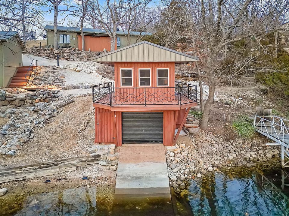 Property building, Day