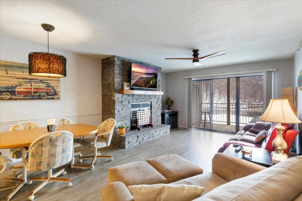 TV and multimedia, Living room, Seating area