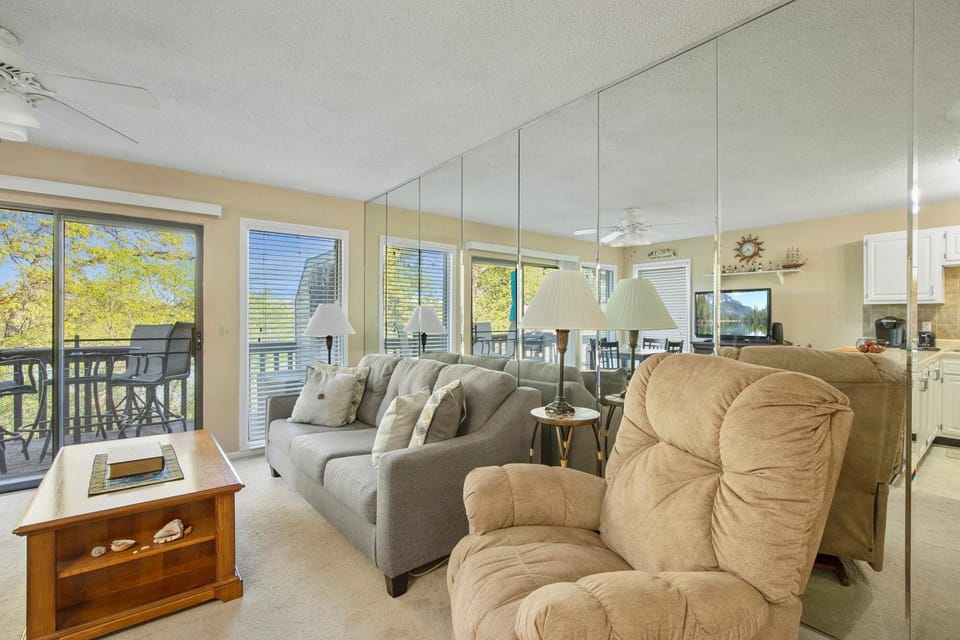 Kitchen or kitchenette, Living room, Seating area