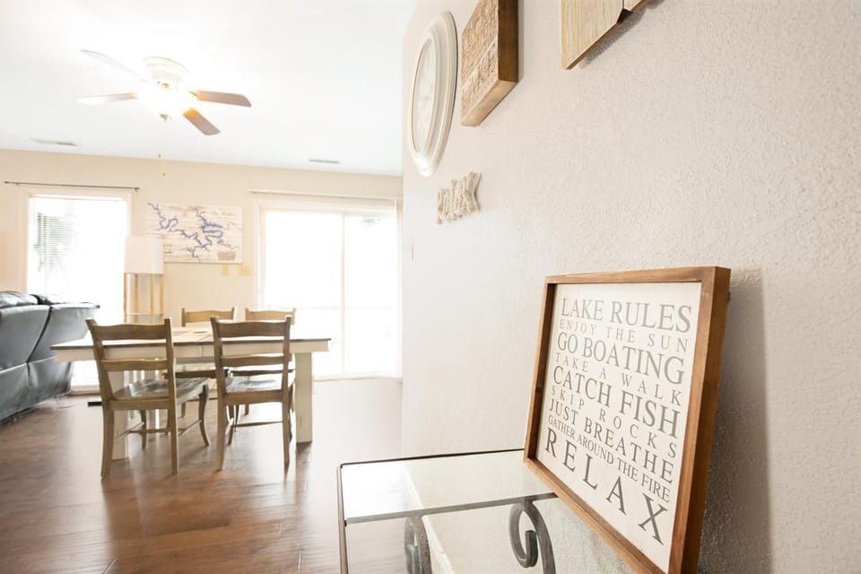Seating area, Dining area
