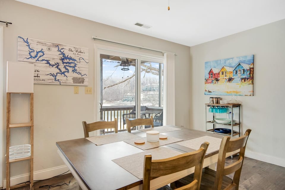 Seating area, Dining area