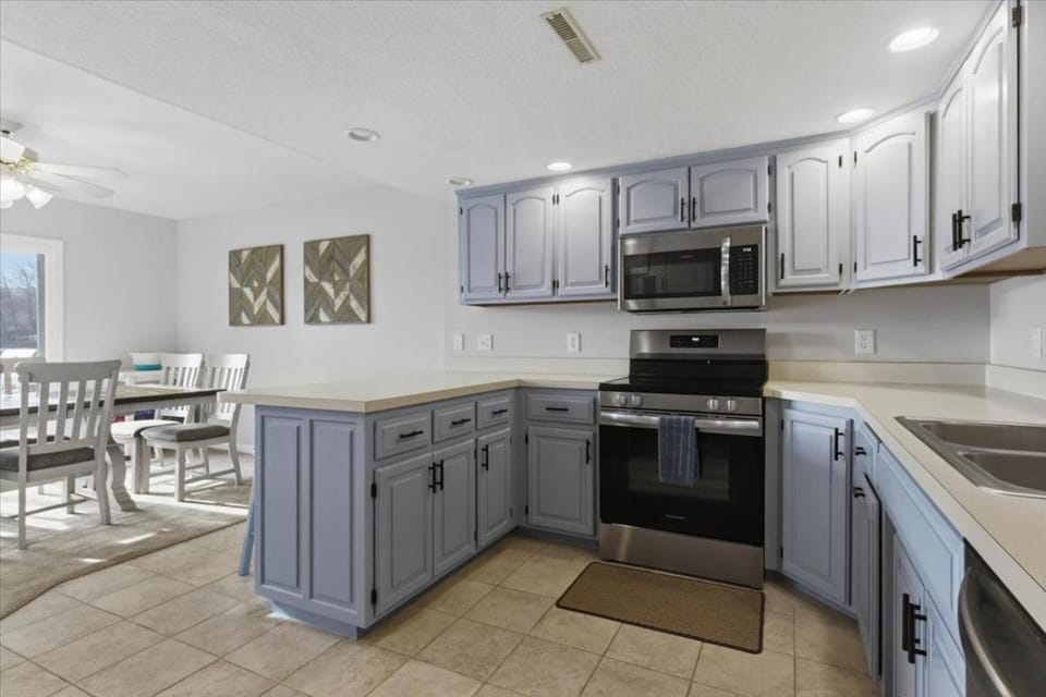 Kitchen or kitchenette, kitchen