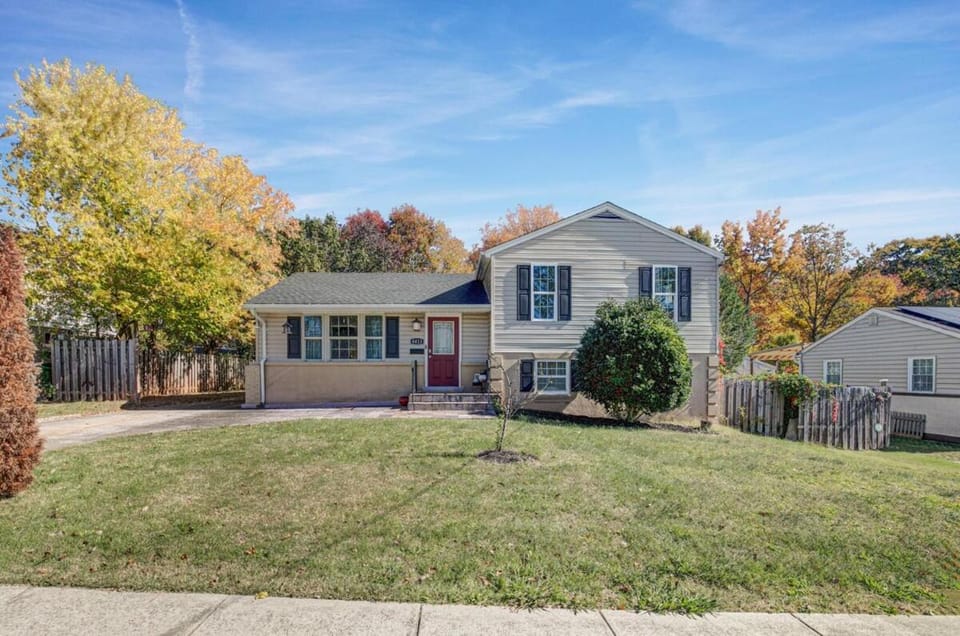 Stunning Entire Home in Lanham MD close to DC Apartment in Prince Georges County