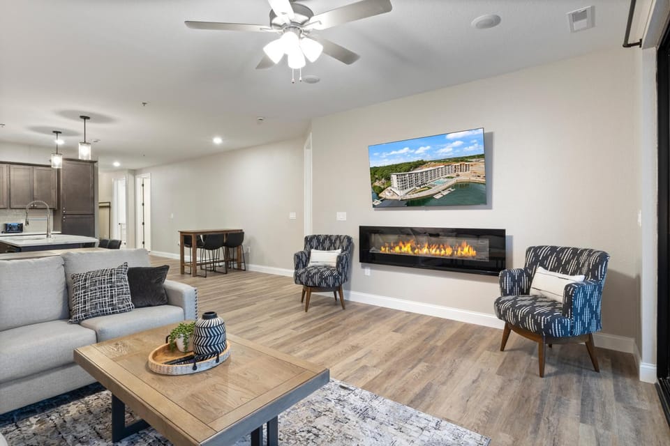TV and multimedia, Kitchen or kitchenette, Living room, Seating area