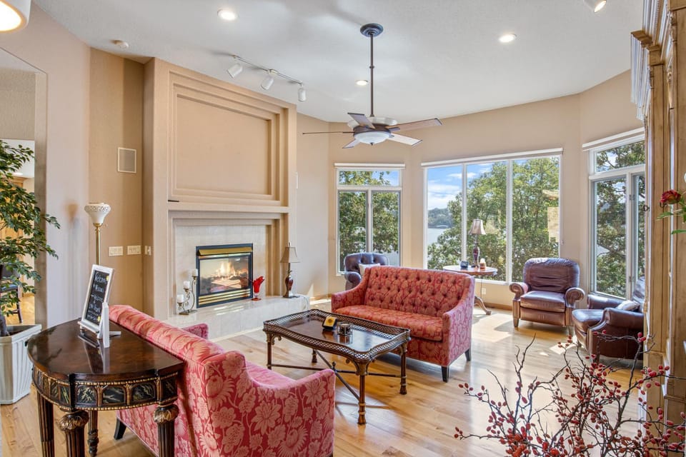 Living room, Seating area, fireplace