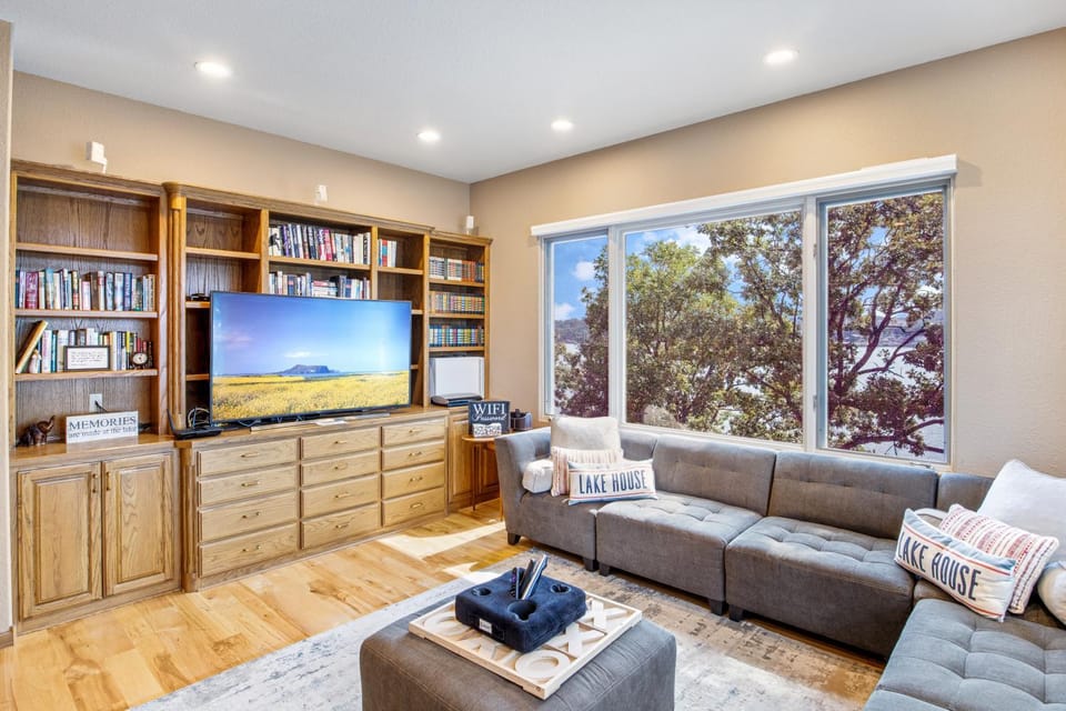 TV and multimedia, Living room, Seating area