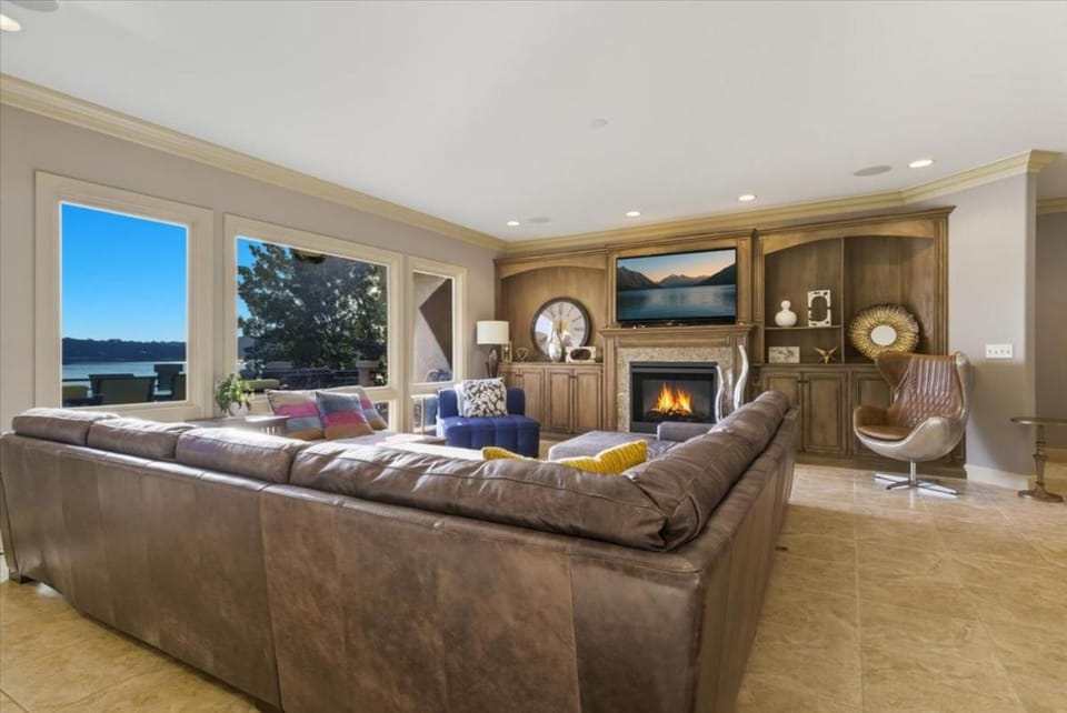 TV and multimedia, Living room, Seating area