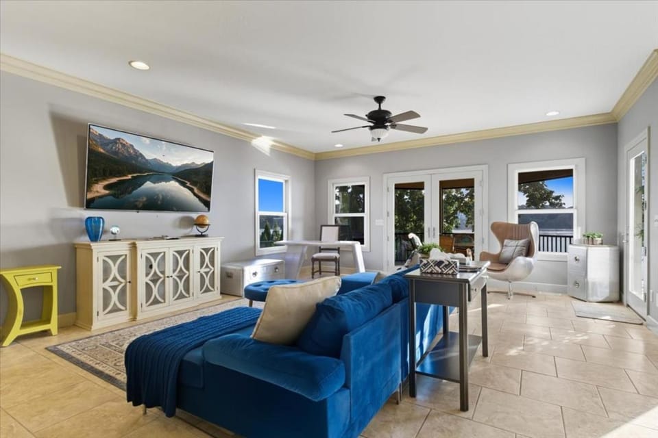 TV and multimedia, Living room, Seating area