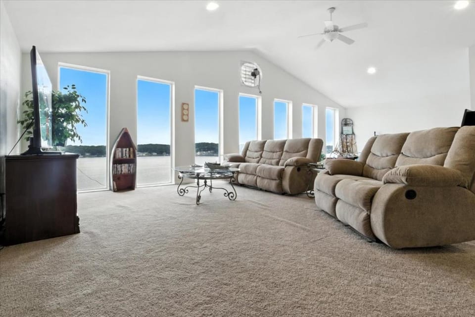 TV and multimedia, Living room, Seating area